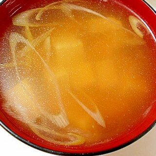 中華スープで煮豚の残り煮汁で　中華風豆腐スープ